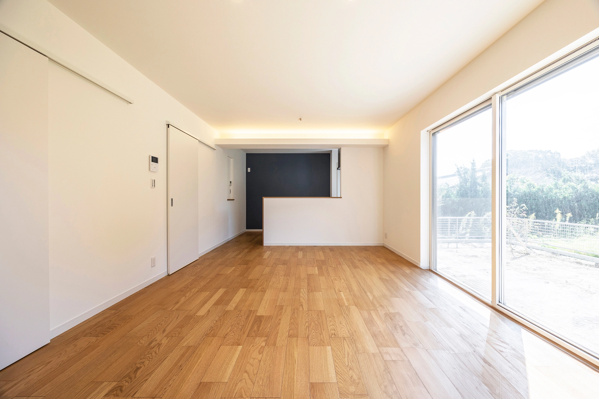 LIVING / DINING / KITCHEN LIVING / DINING / KITCHEN