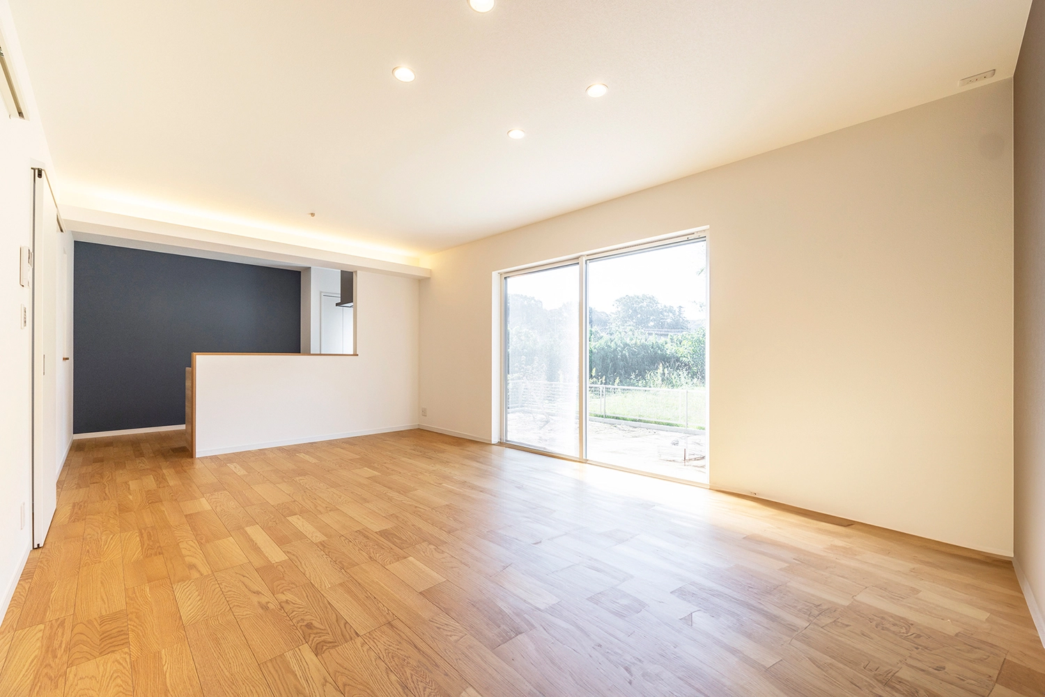 LIVING / DINING / KITCHEN LIVING / DINING / KITCHEN