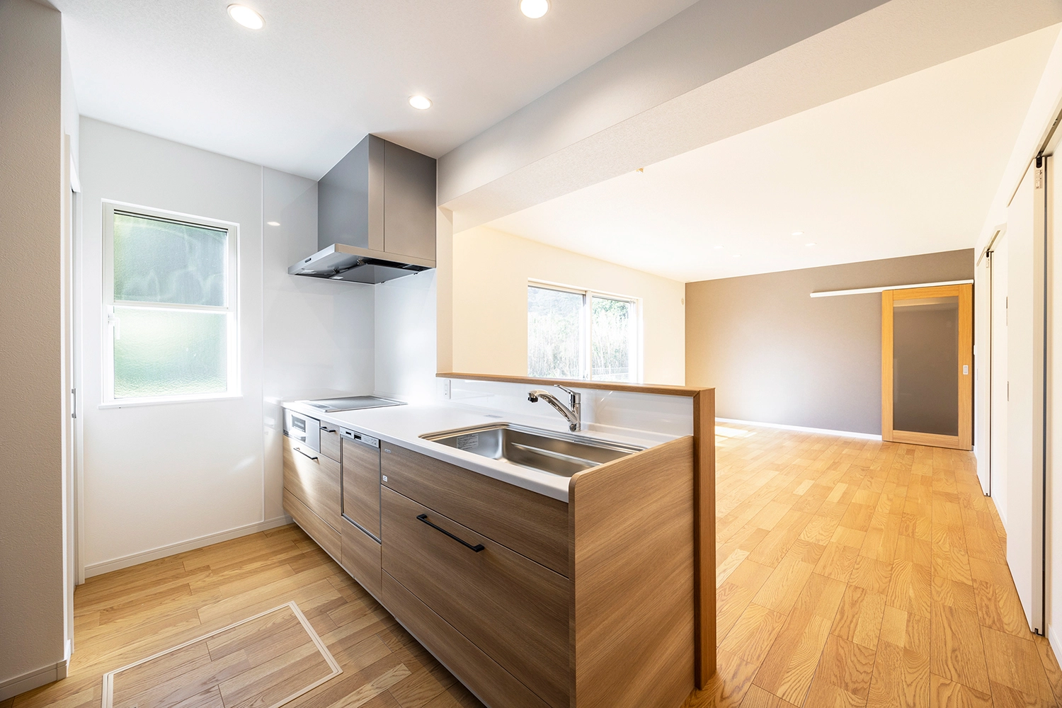 LIVING / DINING / KITCHEN LIVING / DINING / KITCHEN