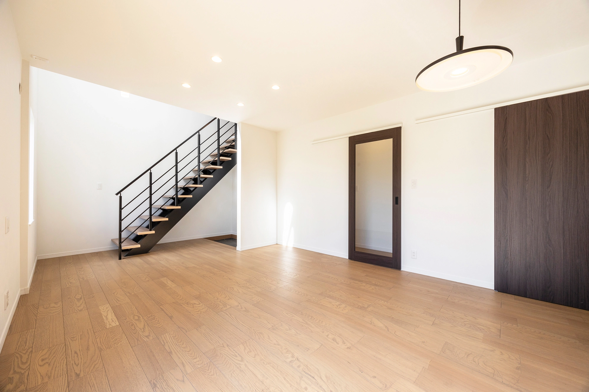 LIVING / DINING / KITCHEN LIVING / DINING / KITCHEN
