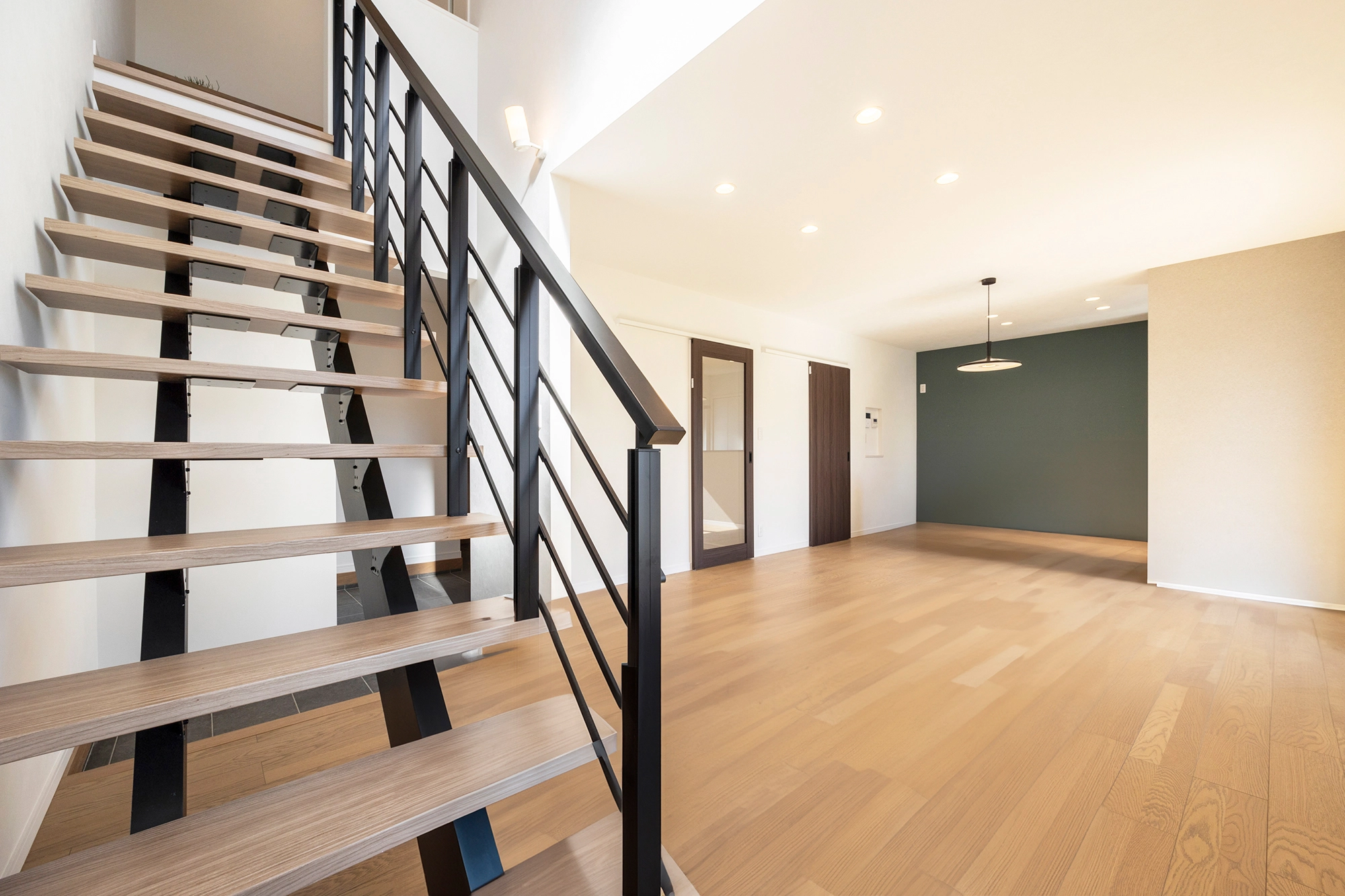 LIVING / DINING / KITCHEN LIVING / DINING / KITCHEN