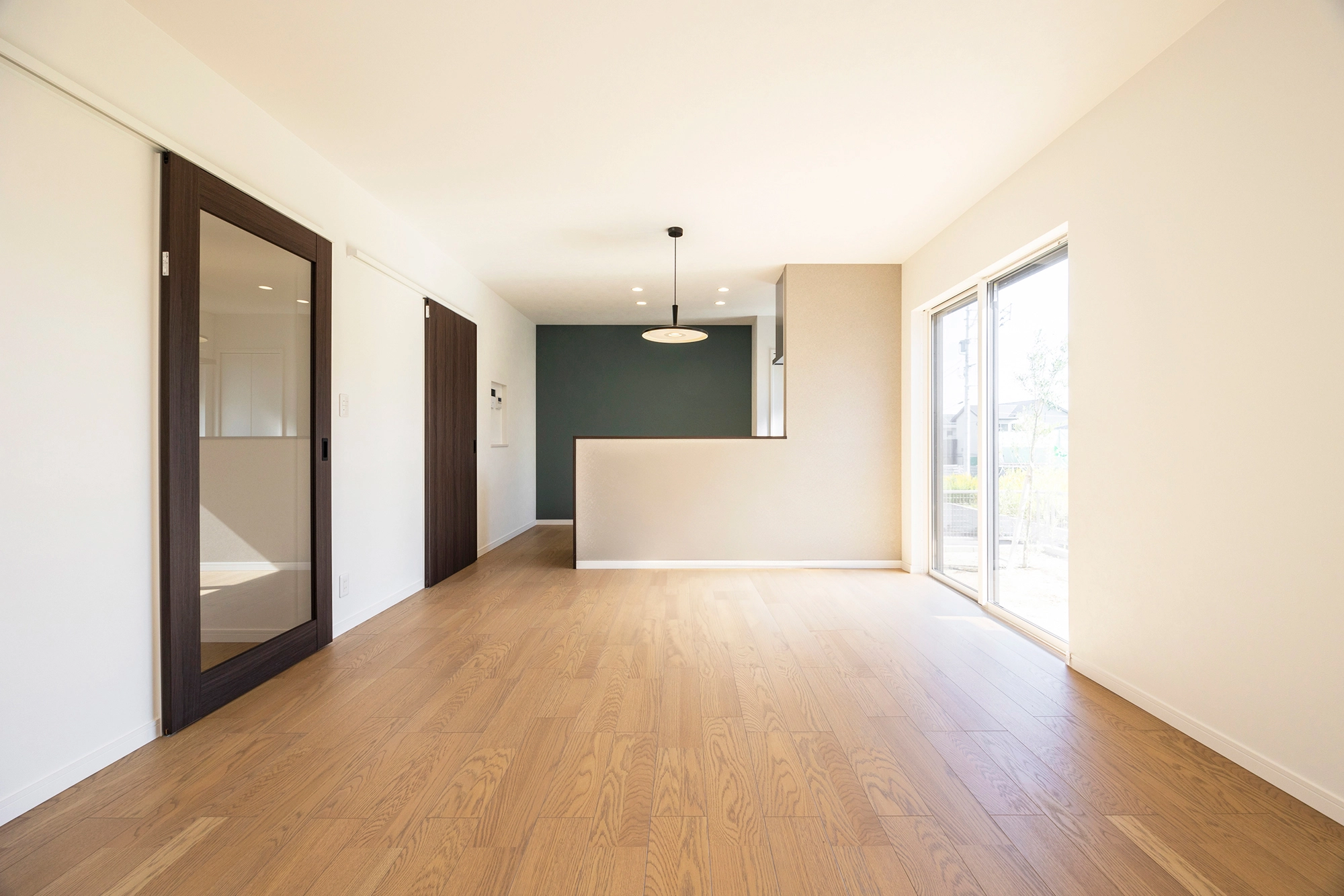 LIVING / DINING / KITCHEN LIVING / DINING / KITCHEN