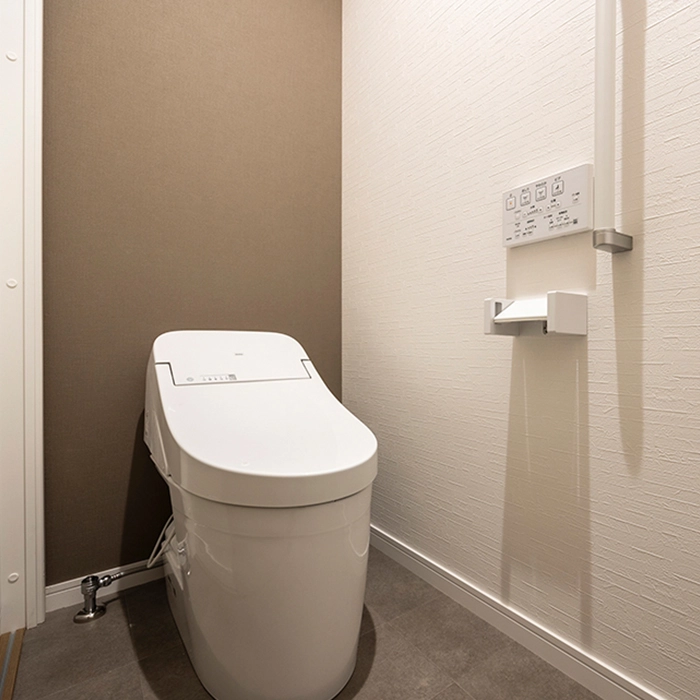 1F TOILET