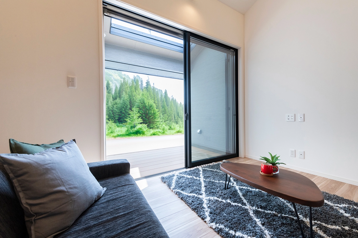 LIVING / DINING / KITCHEN LIVING / DINING / KITCHEN
