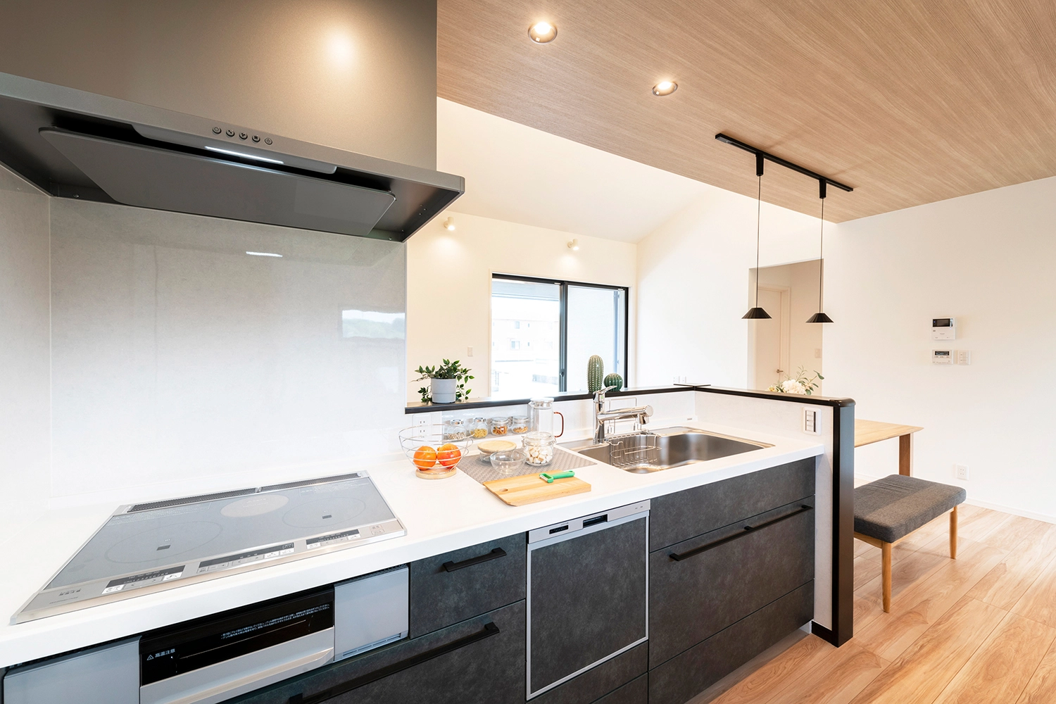 LIVING / DINING / KITCHEN LIVING / DINING / KITCHEN