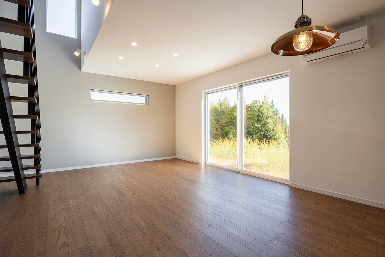 LIVING / DINING / KITCHEN LIVING / DINING / KITCHEN