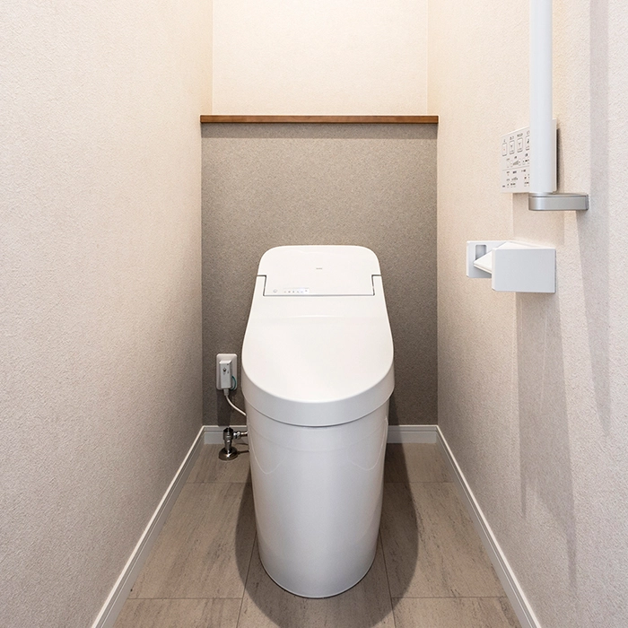 1F TOILET