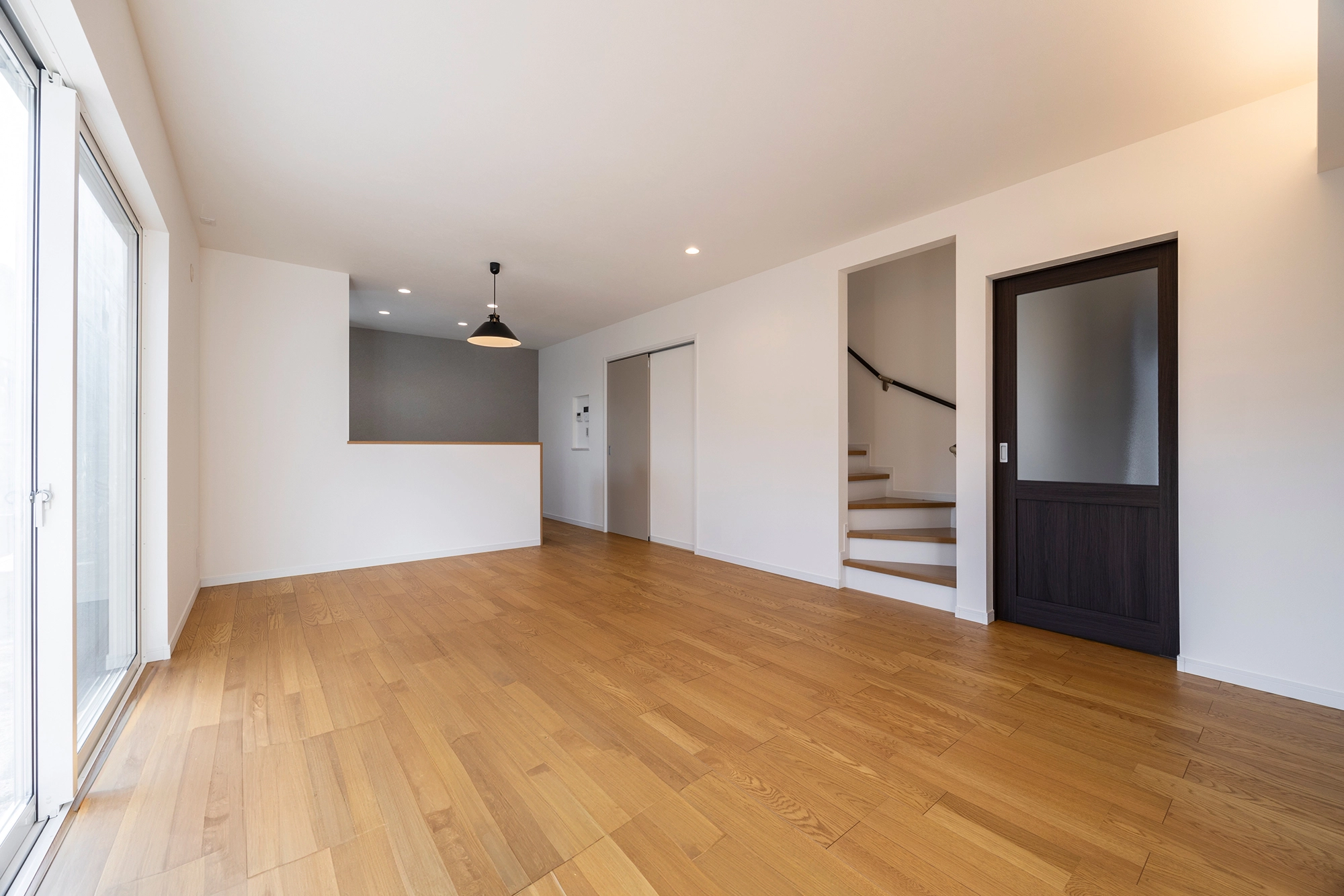 LIVING / DINING / KITCHEN LIVING / DINING / KITCHEN